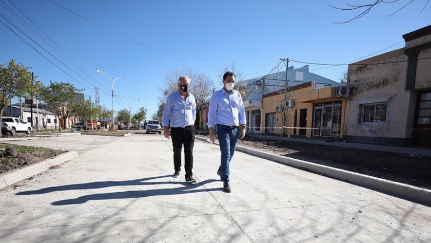 Valdés recorrió las obras de la avenida Eva Duarte Perón