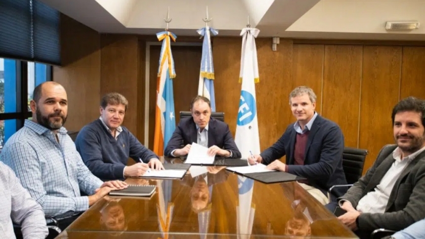 Industria del Conocimiento: Melella firmó convenio con Digital House para 150 becas destinadas a estudiantes de Tierra del Fuego 