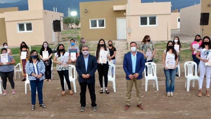 Anuncian fuerte inversión en viviendas para 2021