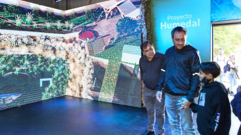 Cabandié visitó Tecnópolis y recorrió el espacio de humedales y parques nacionales