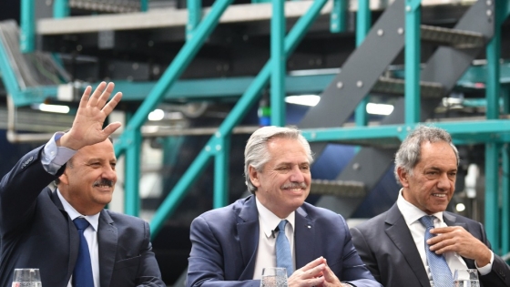 La Rioja: el Presidente visitó un parque eólico, recorrió la ampliación de una fábrica textil e inauguró una planta de tejidos