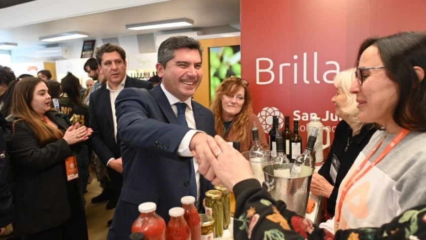 Orrego visitó el stand de San Juan en la Expo de La Rural