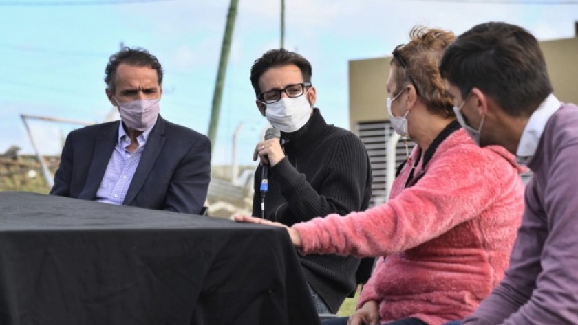 Simone y Katopodis firmaron convenios y recorrieron obras en Rauch y Tandil
