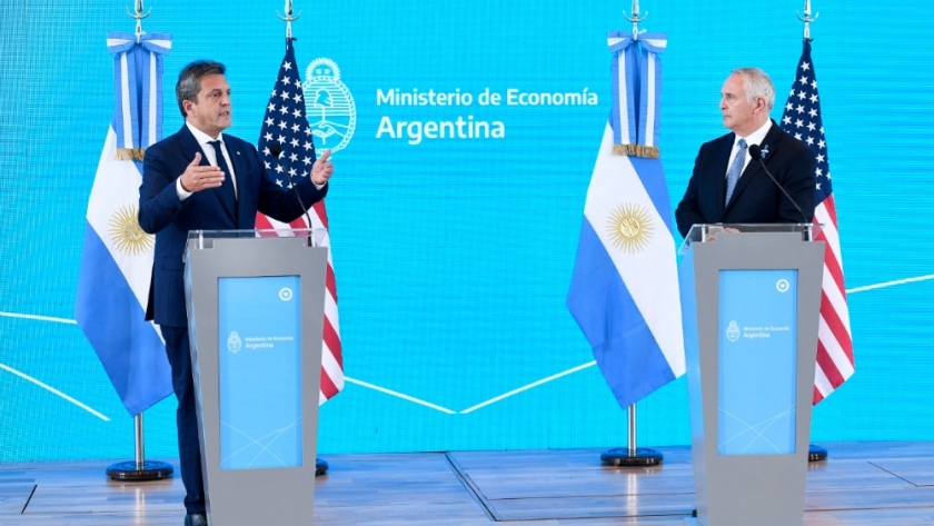 Massa firmó un acuerdo de intercambio de información fiscal con los Estados Unidos
