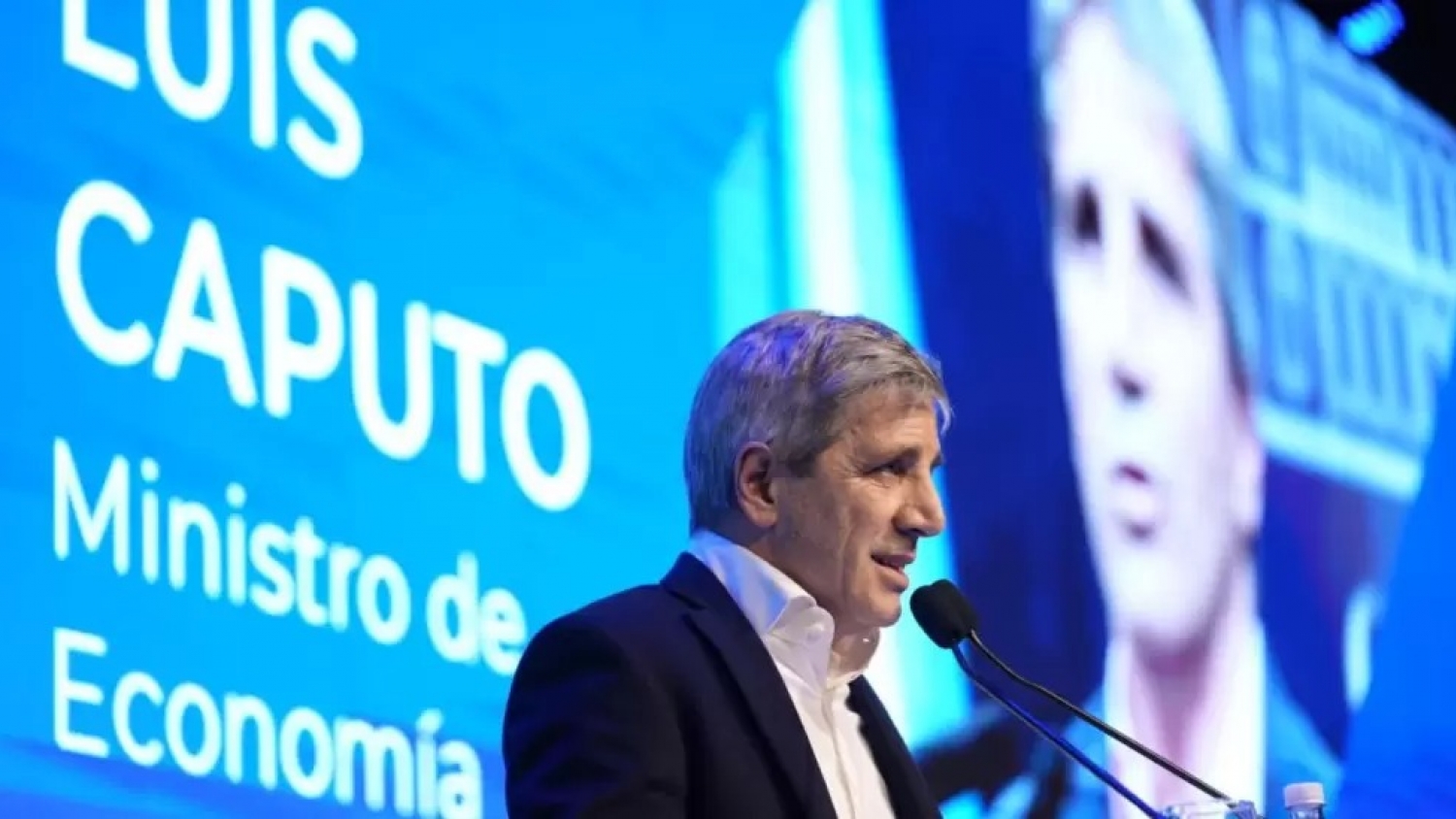 Caputo cambia la estrategia y busca impulsar el crédito y consumo