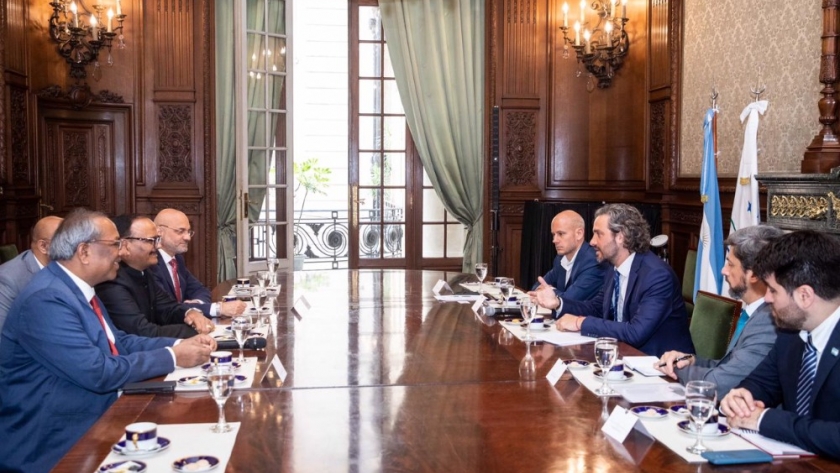 Cafiero se reunió con autoridades de la India