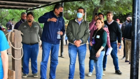 El vicegobernador Solís asistió a entrega de equipos para mejorar la producción lechera