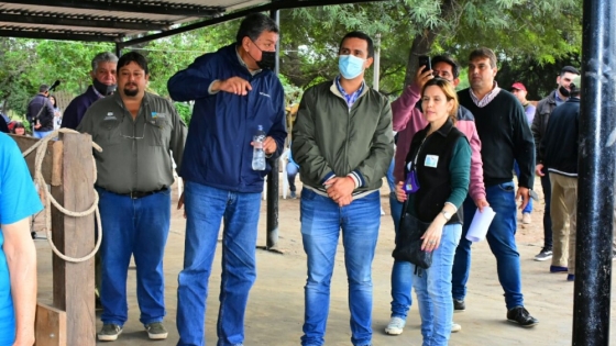 El vicegobernador Solís asistió a entrega de equipos para mejorar la producción lechera