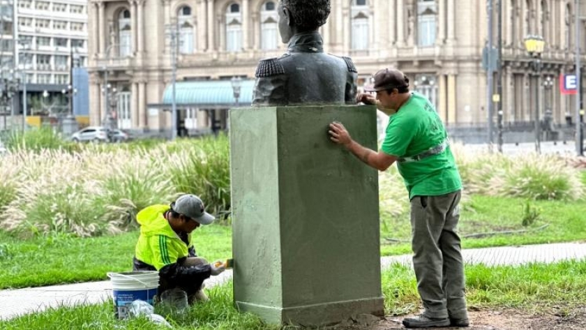 Finalizaron los trabajos de limpieza y reparación en Plaza Lavalle