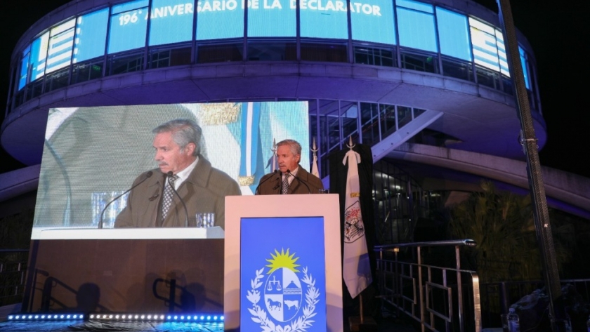 “La unidad es superior al conflicto”, dijo Solá al participar del acto por el día de la Independencia de Uruguay