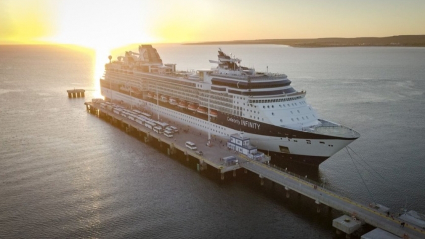Temporada de Cruceros: Amarró en Puerto Madryn el Celebrity Infinity