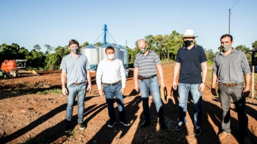 El Gobernador entregó subsidios a cuatro cooperativas rurales de la zona norte