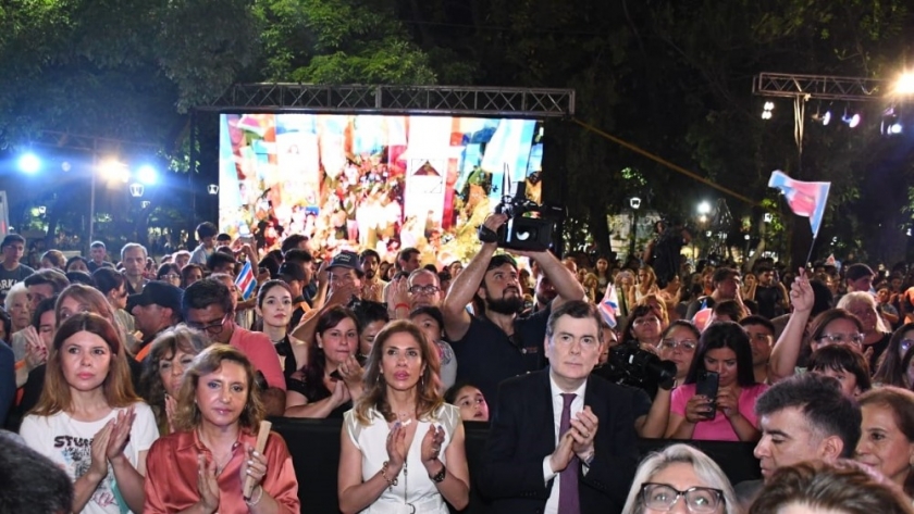 Zamora encabezó la apertura de las celebraciones por los 40 años de democracia