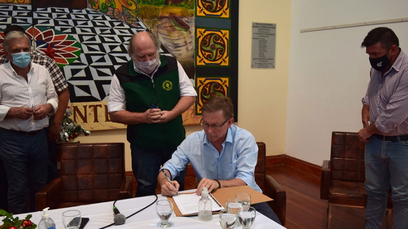 La Provincia y Parques Nacionales acordaron proyectos comunes para preservar el humedal