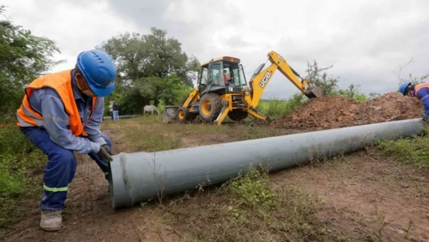 Agua potable finaliza obra que beneficia a vecinos del barrio Luján