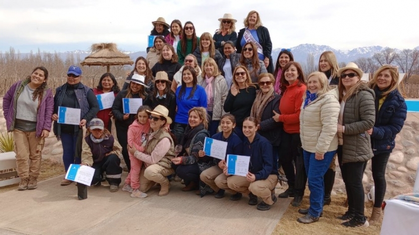 La emotiva historia de las “Mujeres de la Viña” contada por 4 fundadoras: Se comenzaron a reunir pensando cómo podían manejar sus vides y hoy hacen sus propios vinos soñando con tener una bodega