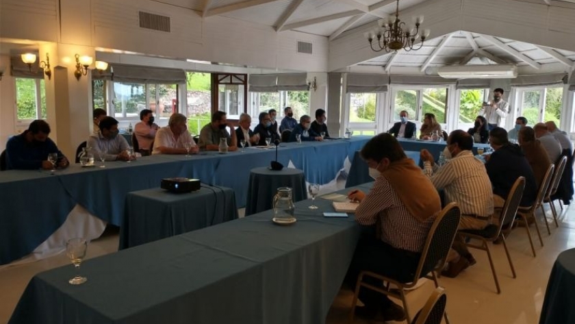 Cámaras y Cooperativas de Salta y Jujuy acordaron un incremento del 50% para el precio del tabaco Virginia