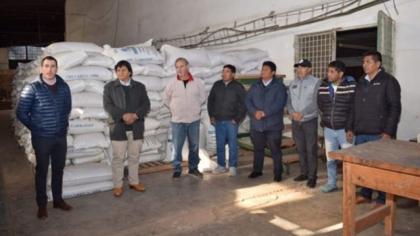 Guachipas: donan 50 toneladas de soja y capacitan productores