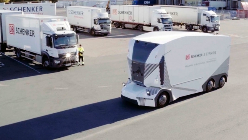 DB-Schenker prueba el camión autónomo sin cabina de Einride con tráfico