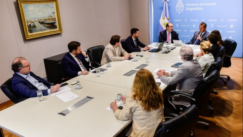 Massa acordó con la CAF un crédito por USD 540 millones para aumentar envíos de gas desde Vaca Muerta