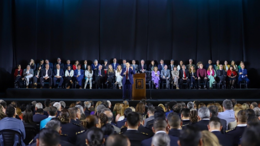 Con la jura de la Nueva Constitución, Quintela ratificó su compromiso con las y los riojanos