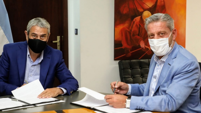 Arcioni firmó un convenio con nación para la construcción de 900 viviendas en Chubut
