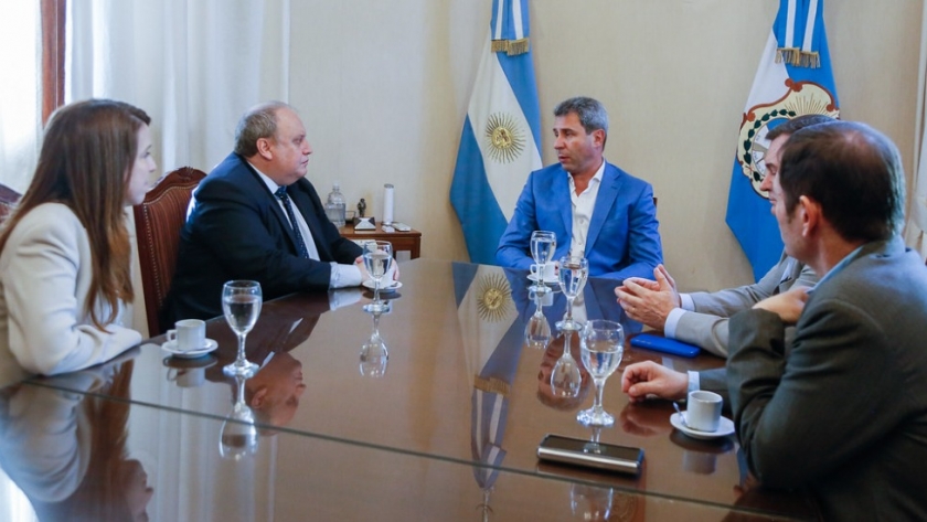 El gobernador Sergio Uñac recibió al subdirector de Operaciones Aduaneras del Interior del País, César Pavé