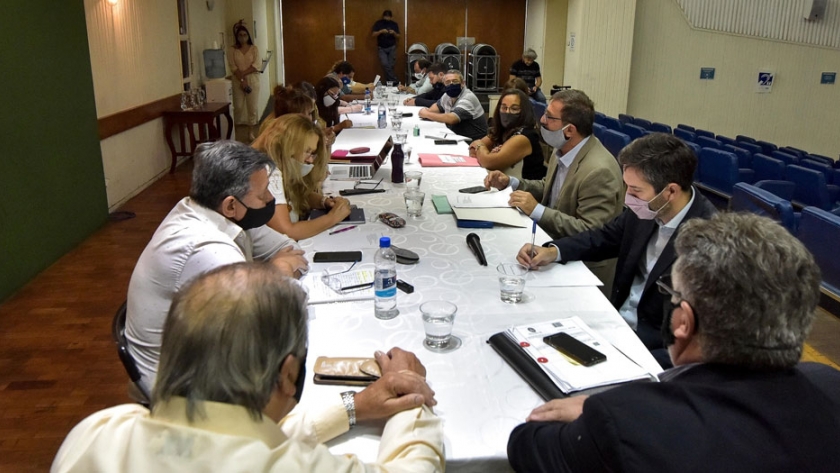 El gobierno propuso un aumento del 36 por ciento al mínimo a partir de febrero