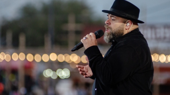 El Patio del Poncho volvió a latir al ritmo del folklore con Juan Fuentes y un cierre a pura chacarera