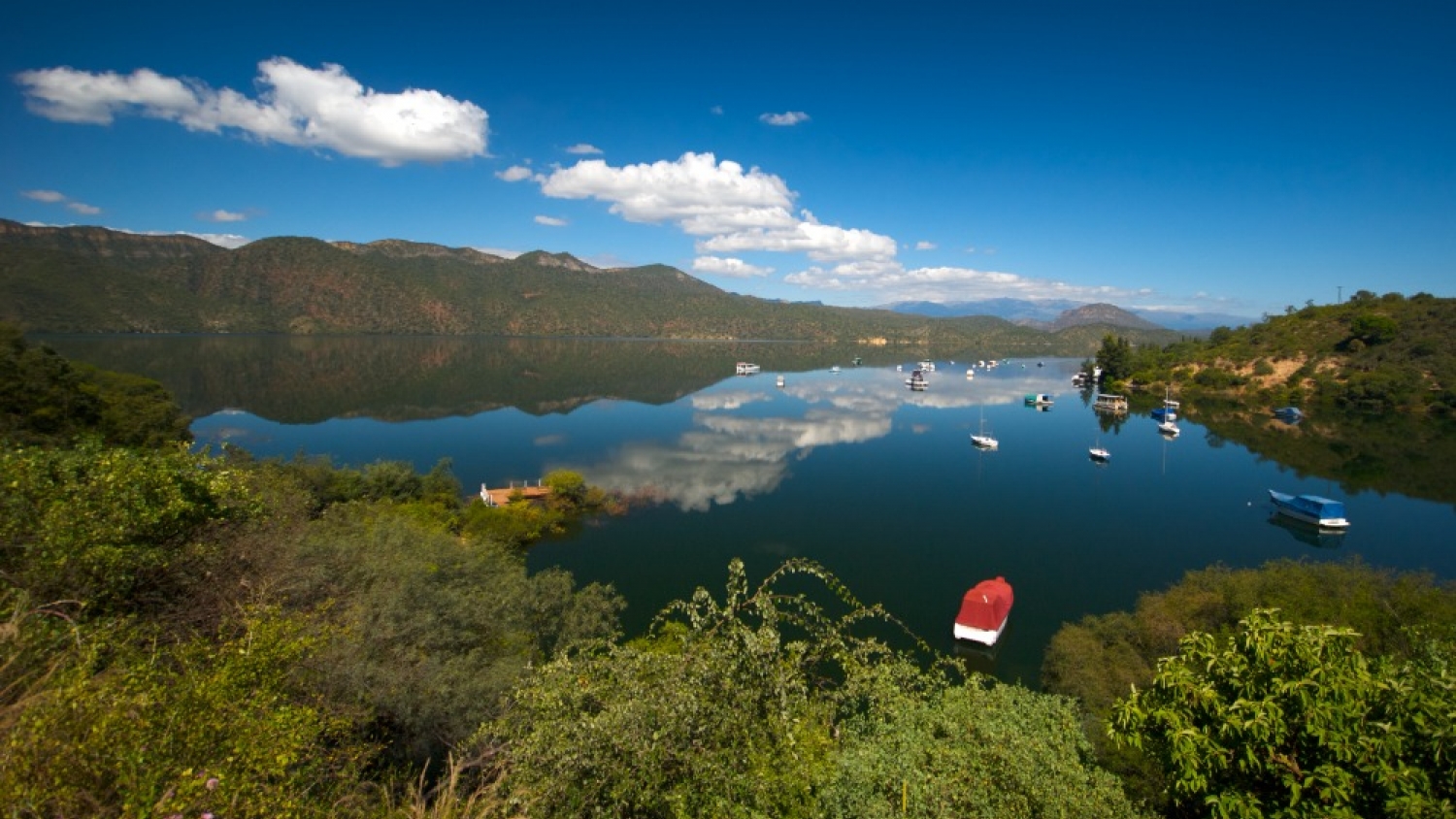 Cabra Corral: el dique entre sierras que se consolida como refugio del verano en Salta