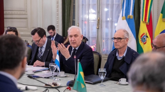 Reunión de trabajo con representantes de los países signatarios del Acuerdo de Transporte Fluvial por la Hidrovía Paraguay - Paraná