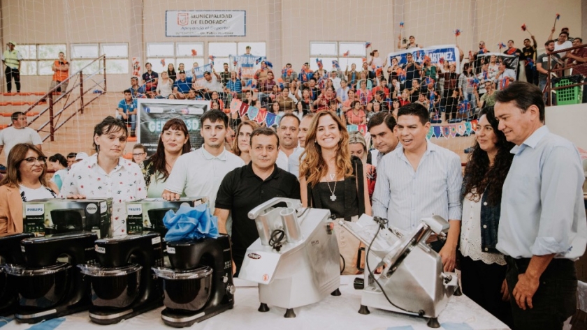Herrera Ahuad y Tolosa Paz realizaron en Eldorado la mayor entrega del banco de herramientas de la Argentina