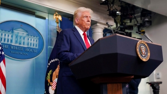 Trump impulsa un dólar más débil y reaviva el debate global sobre comercio, tasas y mercados