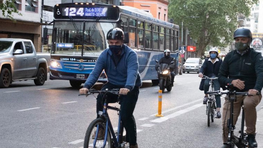 Rodríguez Larreta y Mendez recorrieron en bicicleta las nuevas ciclovías en Córdoba y Corrientes