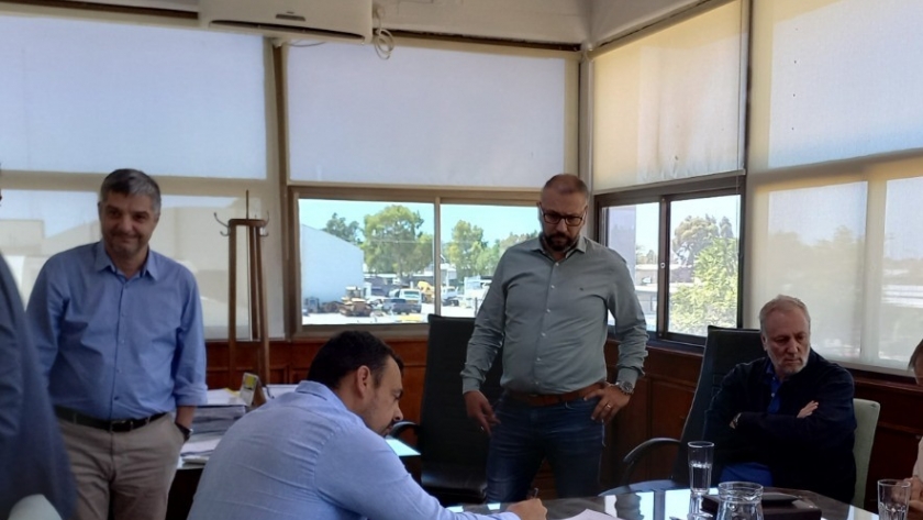 Provincia firmó un convenio con cooperativas y municipios para establecer un nuevo ordenamiento regulatorio del sistema de energía