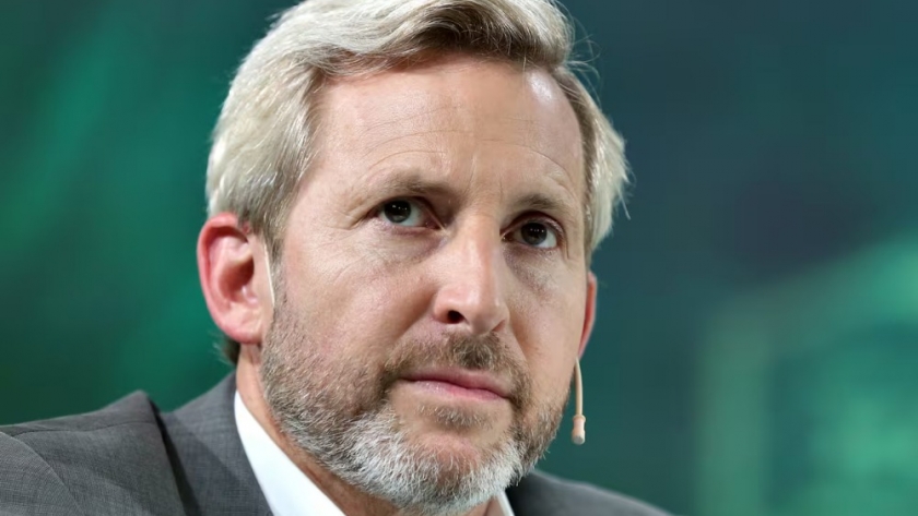 Frigerio avanza con La Libertad Avanza tras el aval radical para ampliar Juntos por Entre Ríos