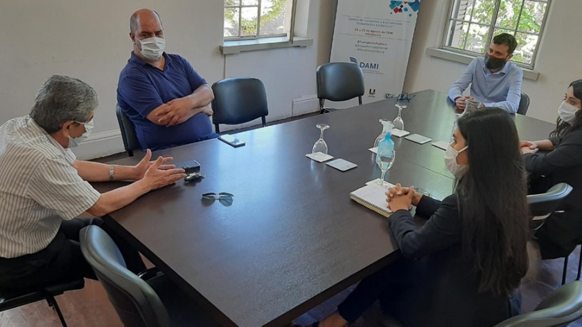 Economía se reunió con autoridades de la asociación de servicios contratados de turismo