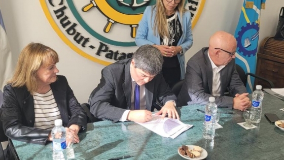 Provincia firmó el contrato para la obra de dragado en el Puerto de Comodoro Rivadavia