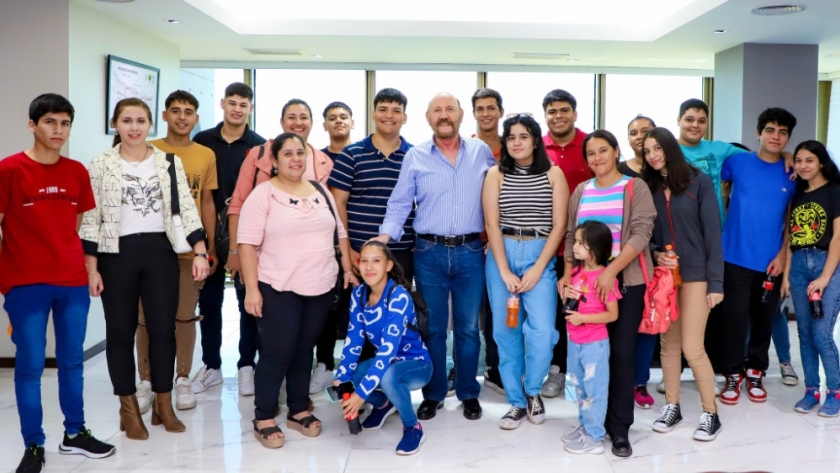 Gildo Insfrán recibió a jóvenes de Gran Guardia