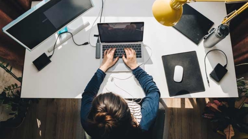 Pandemia y trabajo: enseñanza, finanzas y servicios profesionales son los sectores que más se adaptaron al teletrabajo