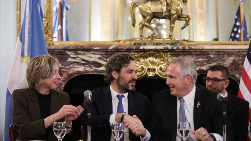 Se presentó nuevo sello postal para conmemorar el bicentenario de las relaciones diplomáticas entre Argentina y Estados Unidos
