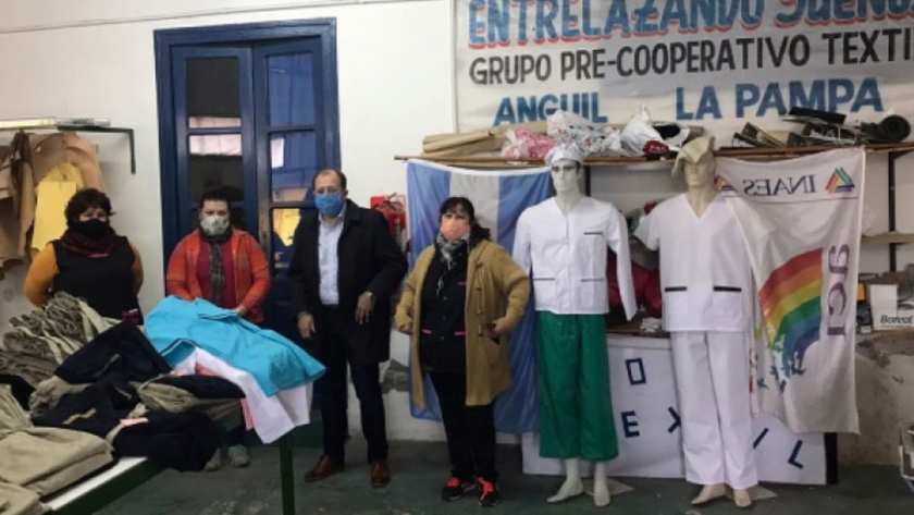 Jornada de trabajo en la cooperativa textil de Anguil