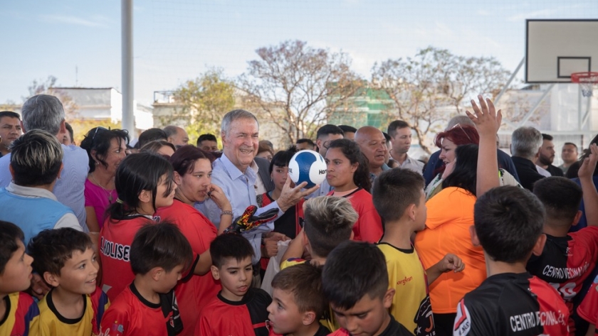 Schiaretti inauguró el polideportivo de barrio Obras Sanitarias