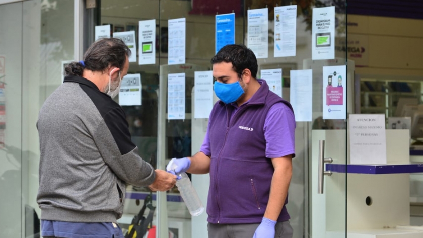 Cumpliendo con las medidas sanitarias, varios comercios volvieron a abrir sus puertas