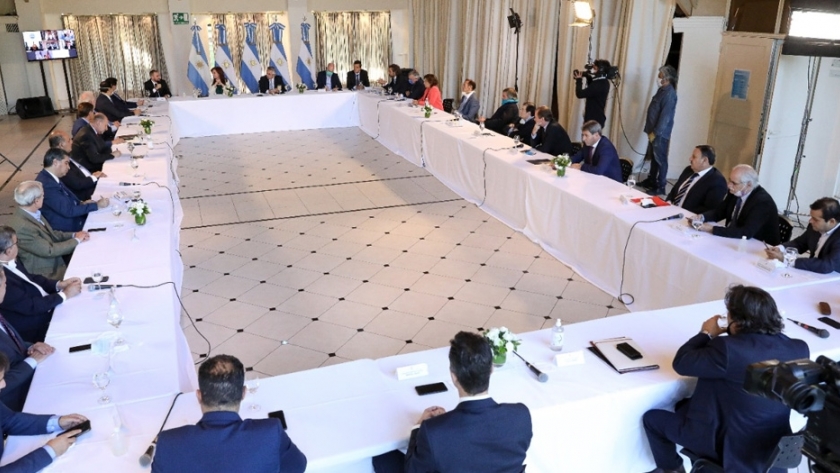 Arcioni participó en la reunión que Alberto Fernández convocó en Olivos