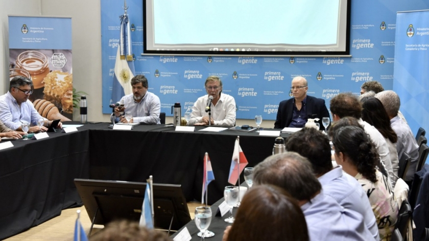 Primera reunión con representantes gubernamentales del sector apícola
