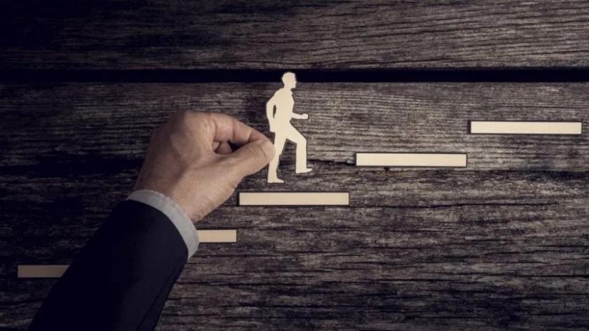 Ascensos en empresas: Una perspectiva integral desde empleadores y empleados