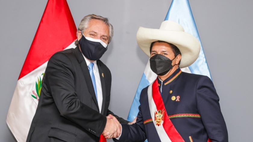 El Presidente mantuvo en Lima un encuentro bilateral con el flamante mandatario peruano, Pedro Castillo
