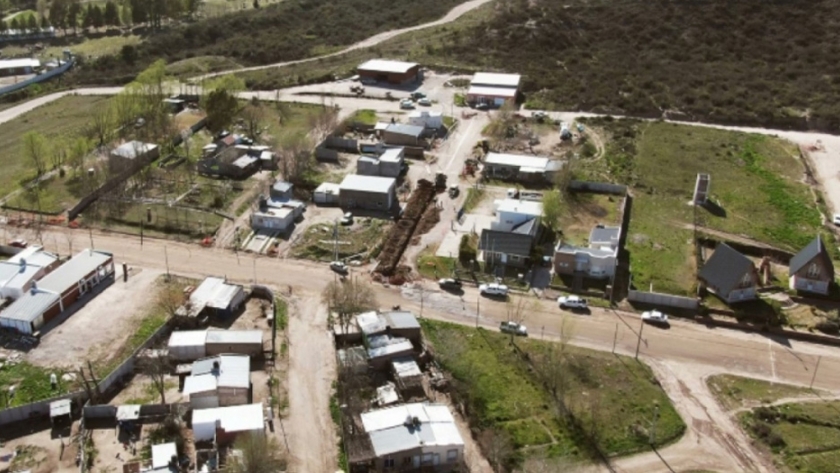 Obra de cloacas en ejecución en La Adela