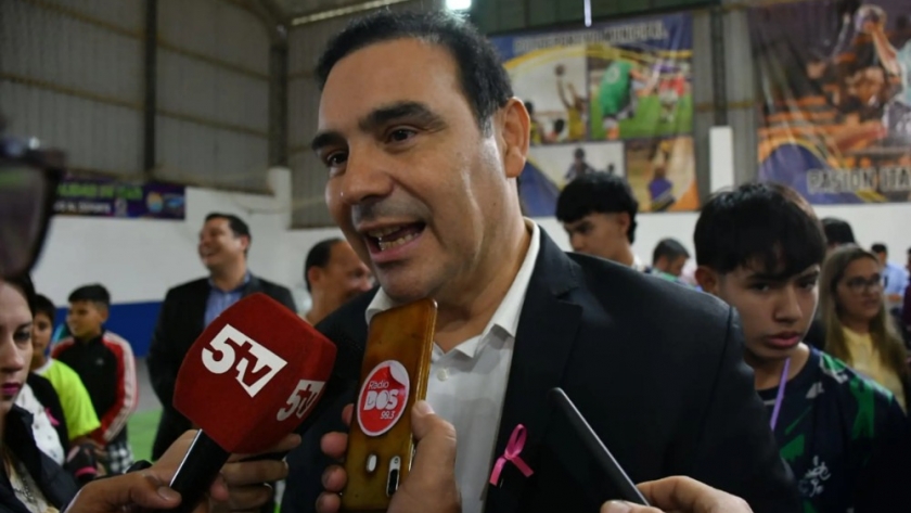 Valdés inauguró piso de parquet en el Polideportivo Municipal de Itatí